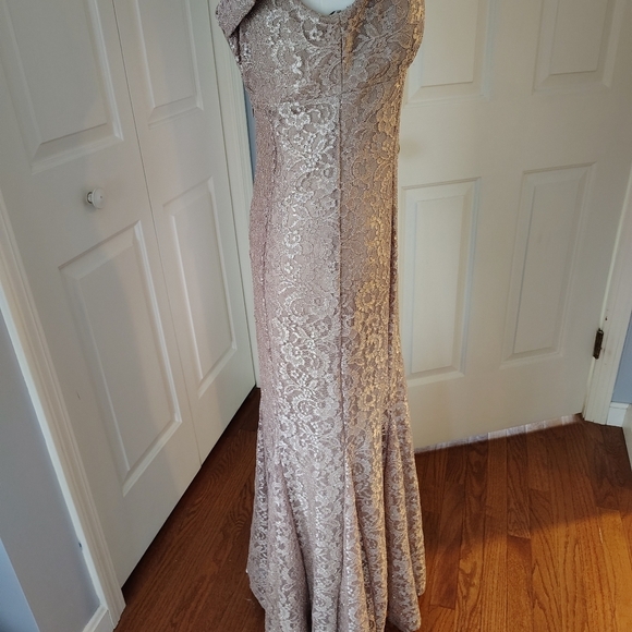 R&M Richards Off the shoulder Fishtail Evening Gown 6P - Picture 7 of 12
